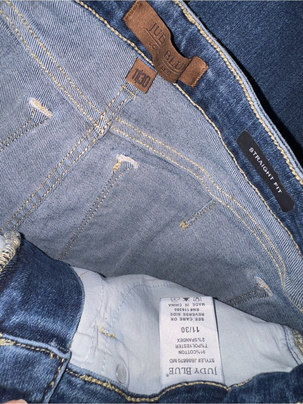 Judy Blue Mid Rise Medium Wash Tummy Control Cut Hem - Size 11/30 - Picture 5 of 5